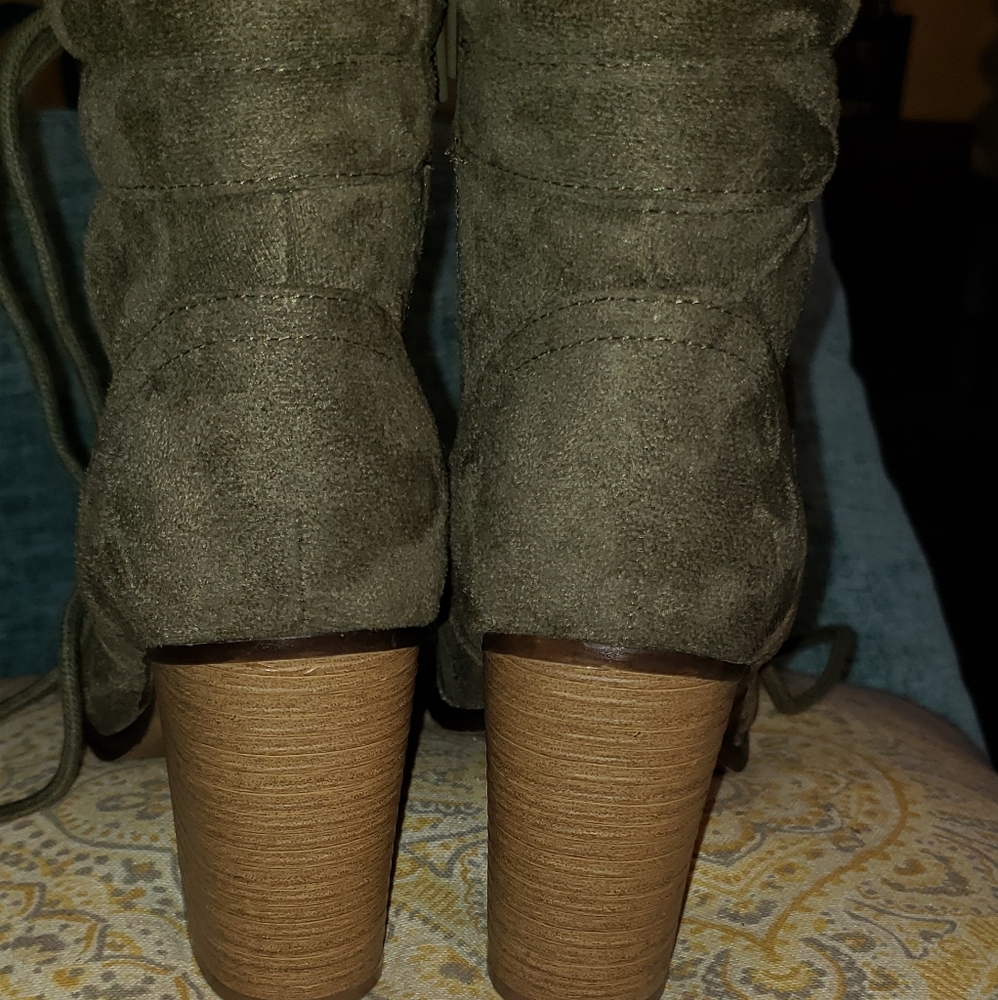 Hunter Green Candie's ankle booties - Picture 5 of 6